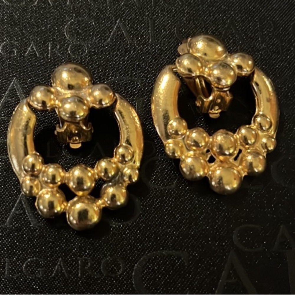 HOST PICK VINTAGE 80’S GOLD TEXTURED RUNWAY CLIP EARRINGS - Picture 5 of 5